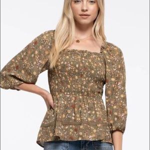 Women’s Sz L floral smocked top